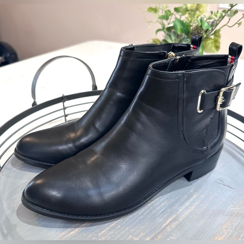 TOMMY HILFIGER
Women's Terez Block-Heel Zip Booties - Picture 4 of 4